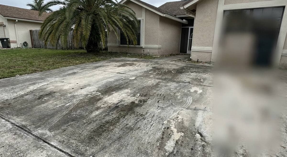Driveway - Aventura before pressure washing Miami