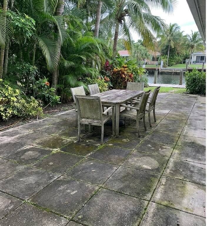 Patio - Sunny Isles before pressure washing Miami